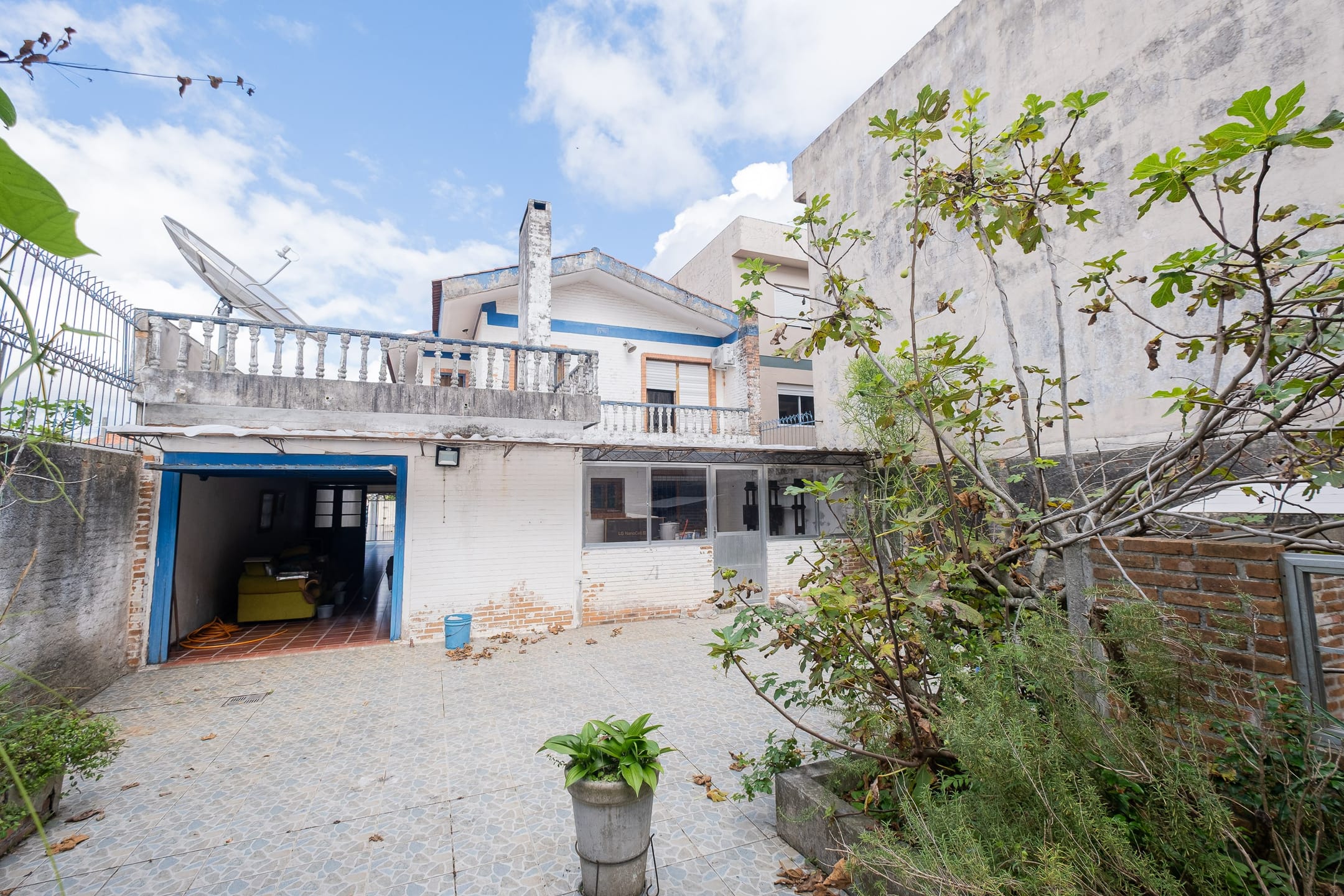 Casa à venda no Areal, Pelotas - 372 m², 4 quartos (sendo 2 suítes), churrasqueira, pátio aos fundos e portão eletrônico. - 20