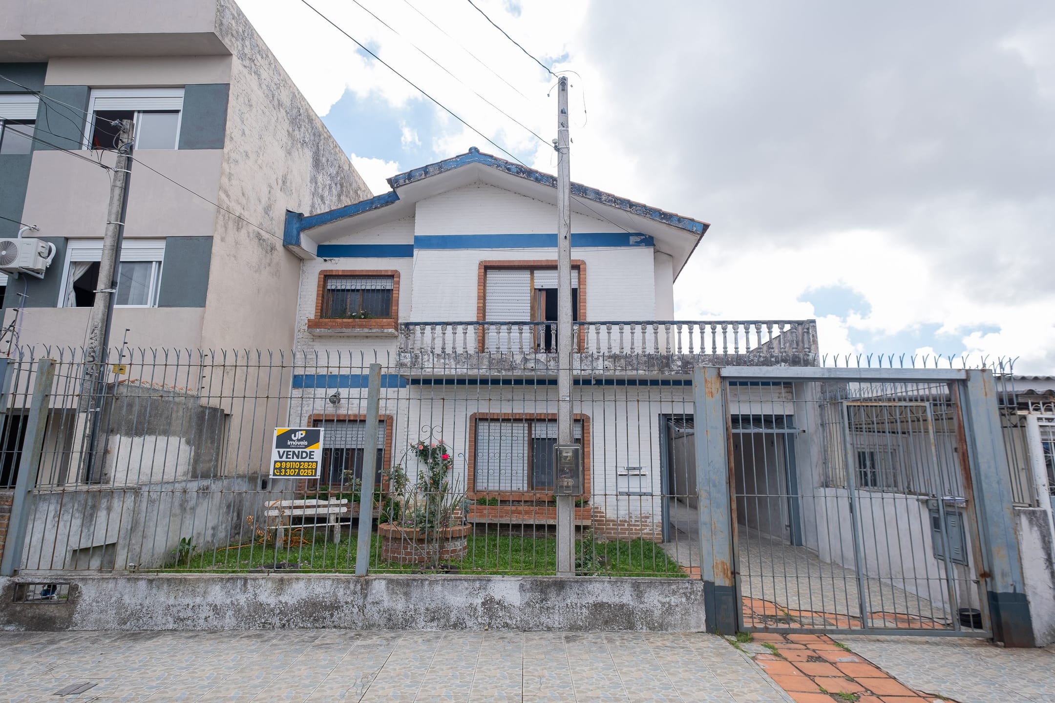 Casa à venda no Areal, Pelotas - 372 m², 4 quartos (sendo 2 suítes), churrasqueira, pátio aos fundos e portão eletrônico. - 22