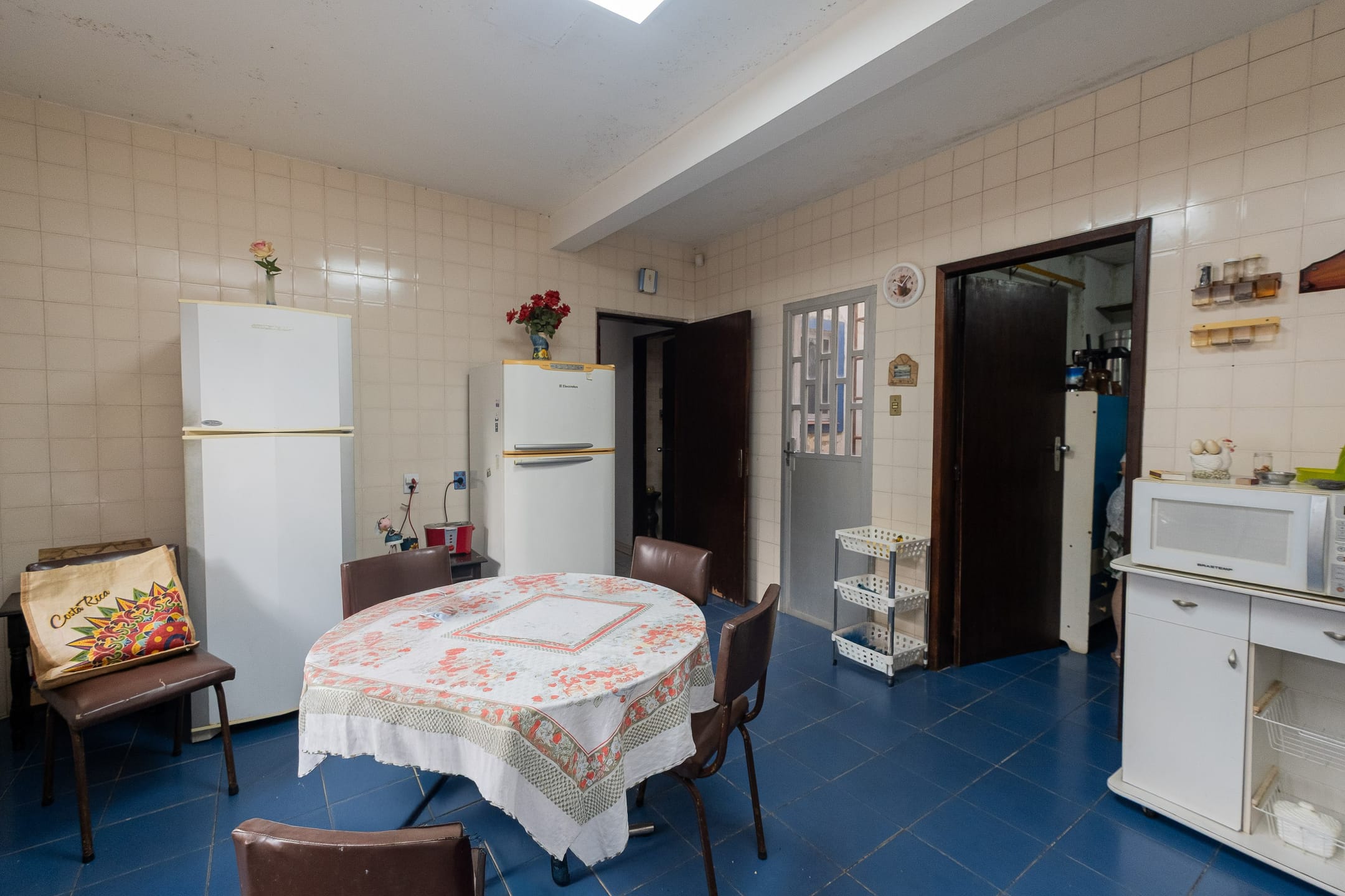 Casa à venda no Areal, Pelotas - 372 m², 4 quartos (sendo 2 suítes), churrasqueira, pátio aos fundos e portão eletrônico. - 6