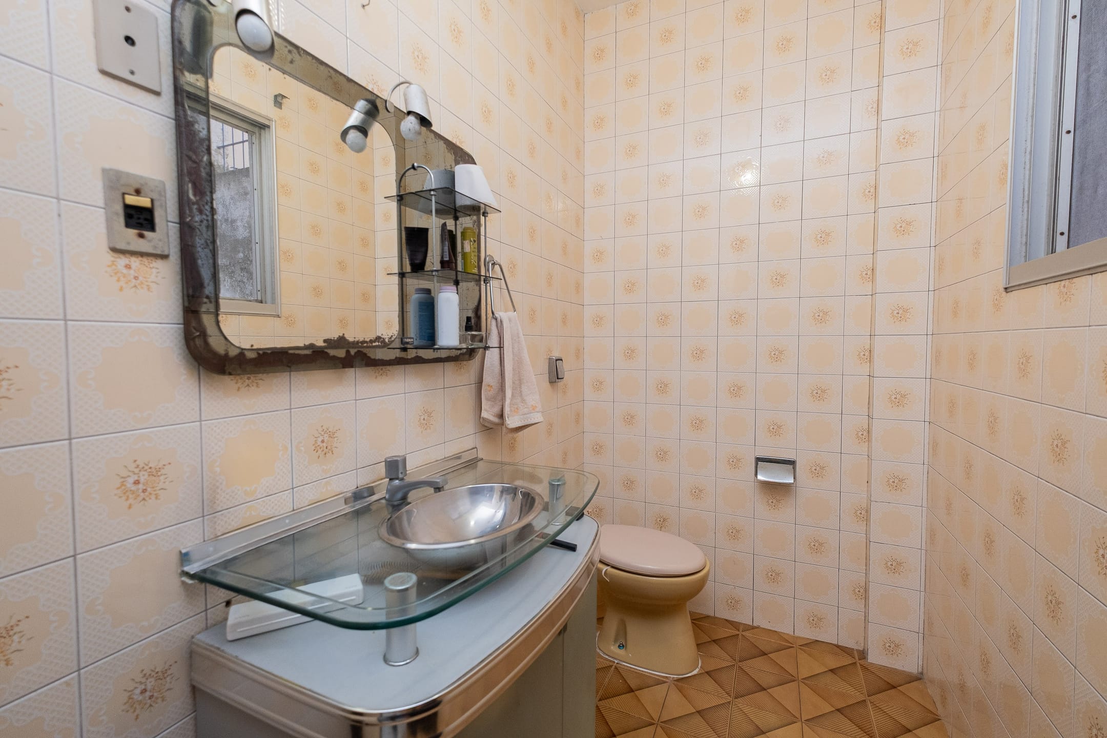 Casa à venda no Areal, Pelotas - 372 m², 4 quartos (sendo 2 suítes), churrasqueira, pátio aos fundos e portão eletrônico. - 7