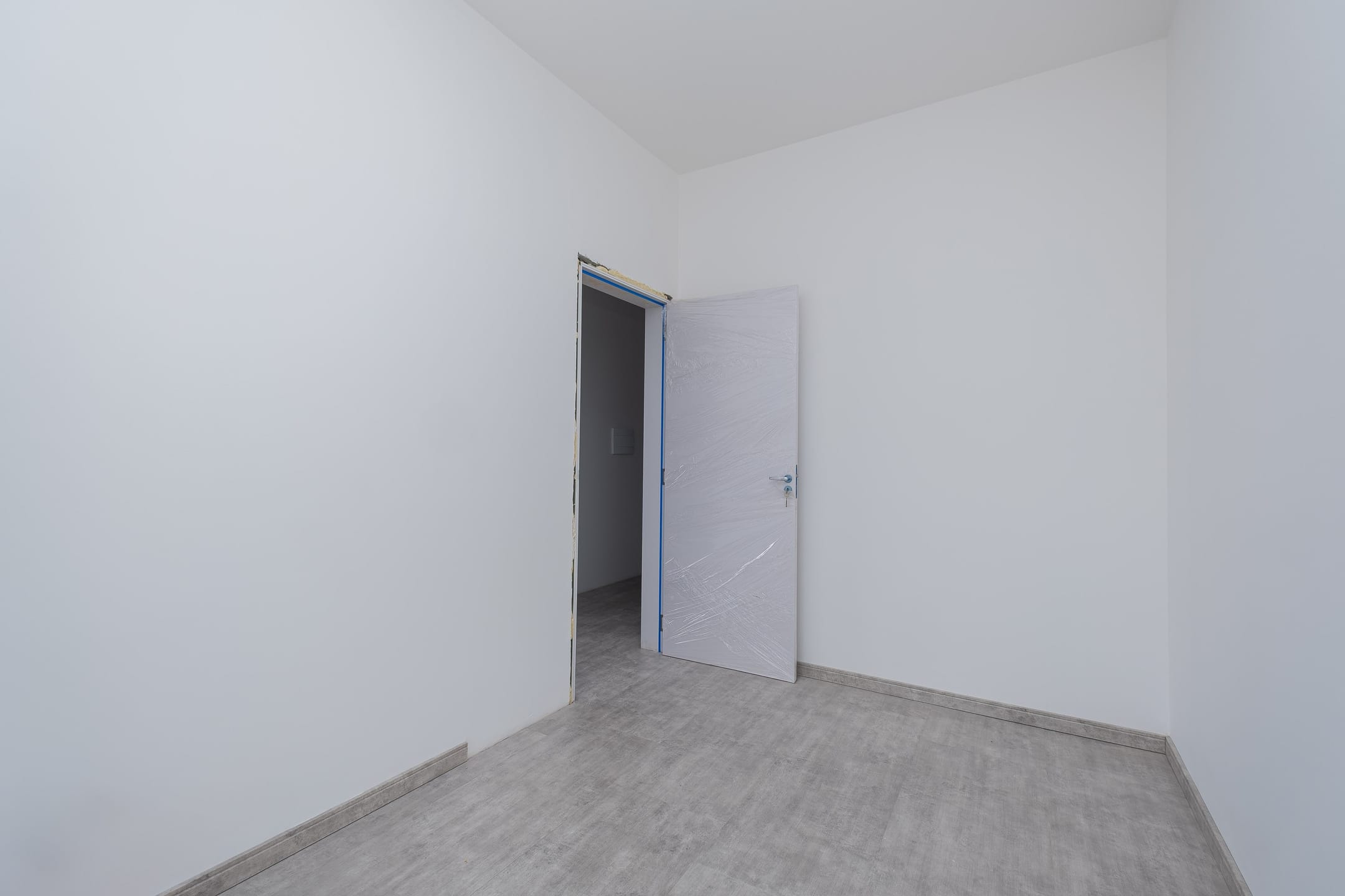 Casa semimobiliada à venda no Quinta do Lago - 170 m², 3 quartos (sendo 1 suíte), móveis planejados, área de lazer com piscina e churrasqueira. - 12