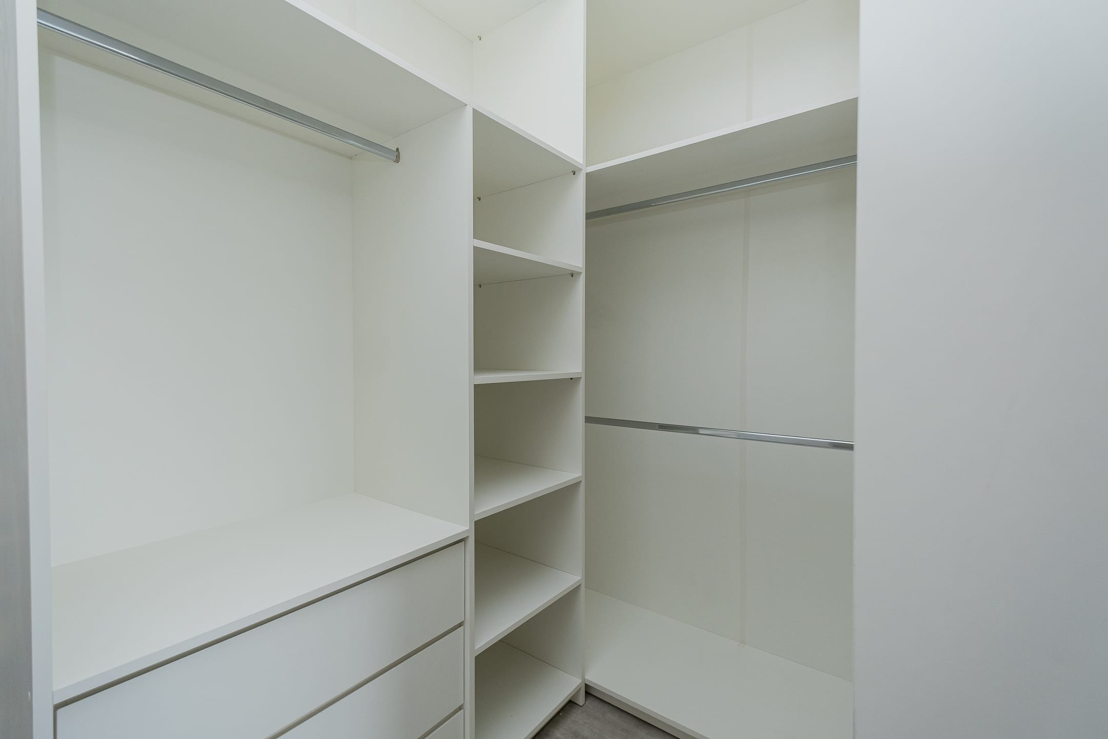 Casa semimobiliada à venda no Quinta do Lago - 170 m², 3 quartos (sendo 1 suíte), móveis planejados, área de lazer com piscina e churrasqueira. - 14