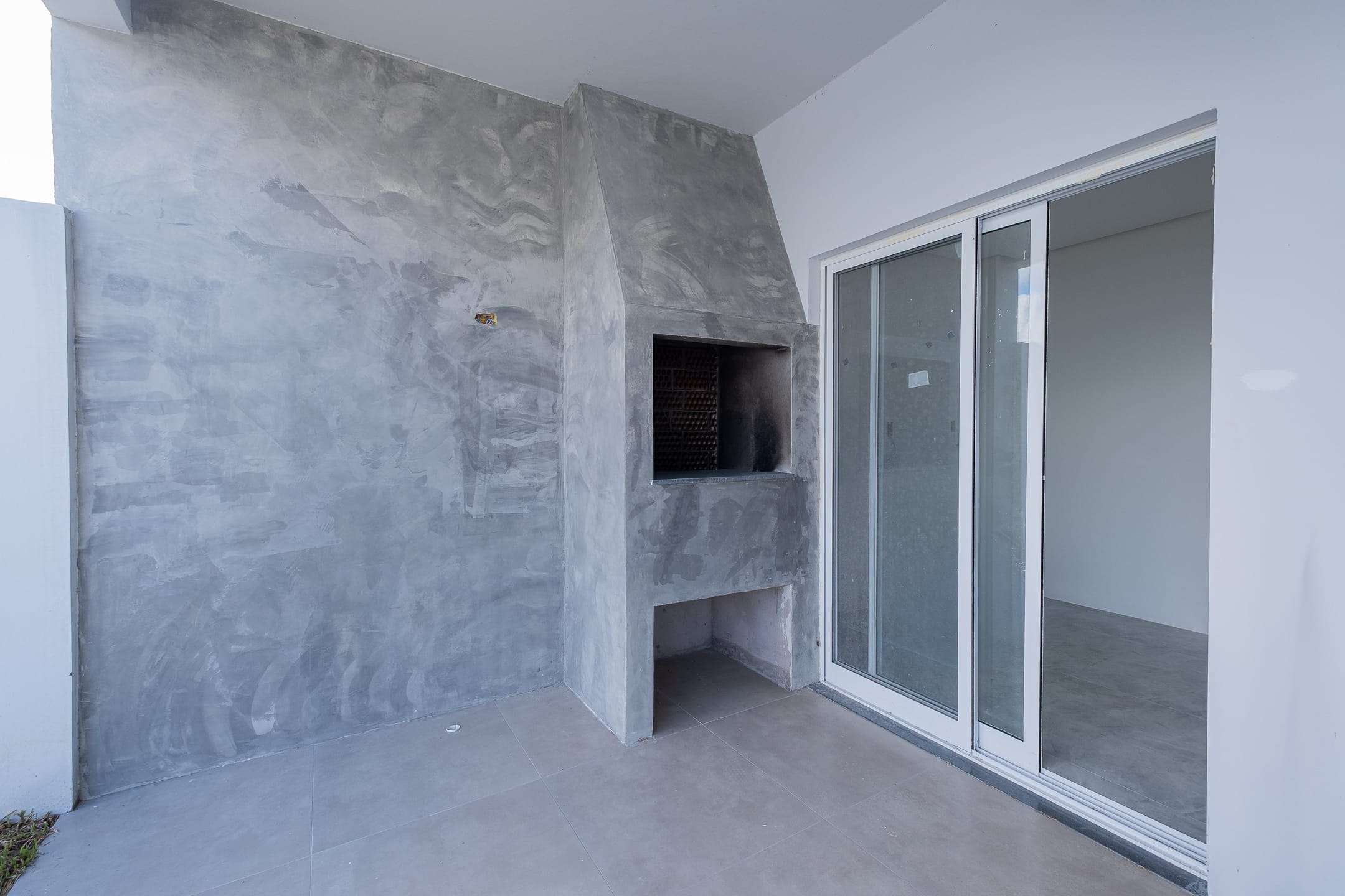 Casa semimobiliada à venda no Quinta do Lago - 170 m², 3 quartos (sendo 1 suíte), móveis planejados, área de lazer com piscina e churrasqueira. - 21