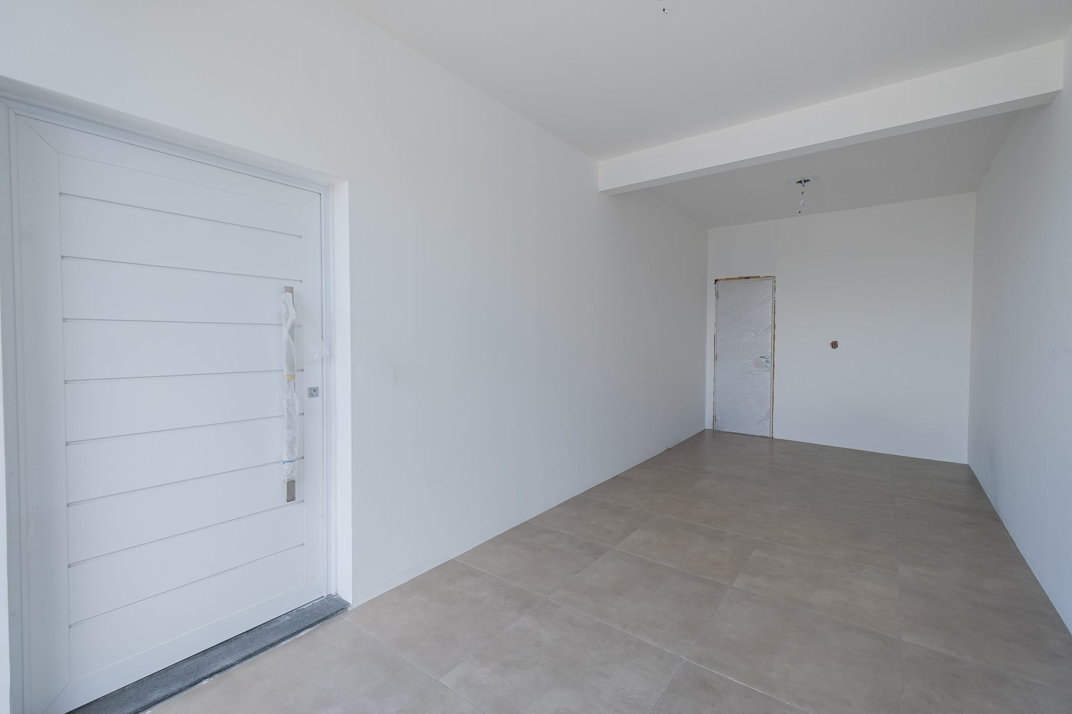 Casa semimobiliada à venda no Quinta do Lago - 170 m², 3 quartos (sendo 1 suíte), móveis planejados, área de lazer com piscina e churrasqueira. - 20