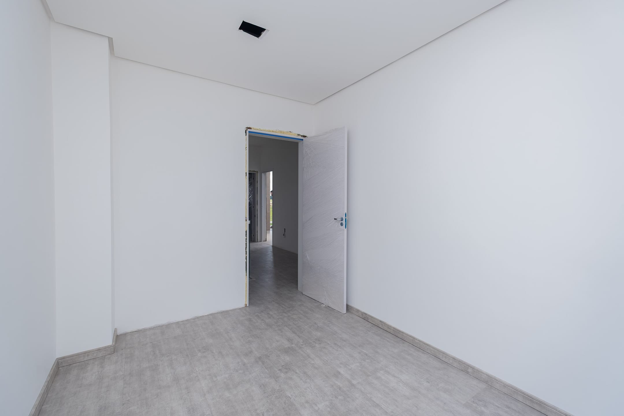 Casa semimobiliada à venda no Quinta do Lago - 170 m², 3 quartos (sendo 1 suíte), móveis planejados, área de lazer com piscina e churrasqueira. - 8