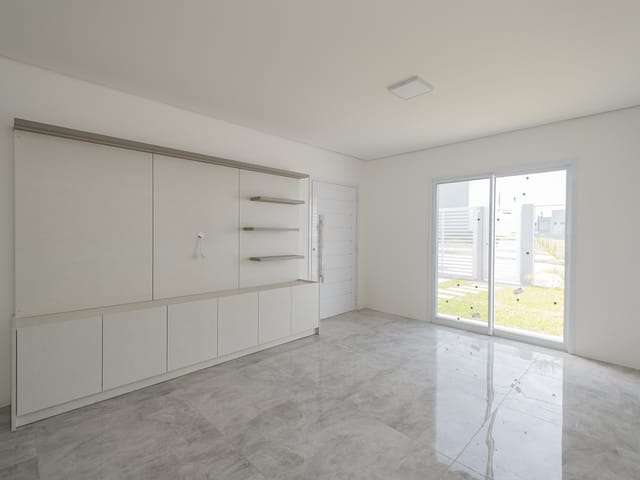 Casa 3 quartos e 3 banheiros, à venda, no bairro Três Vendas em Pelotas