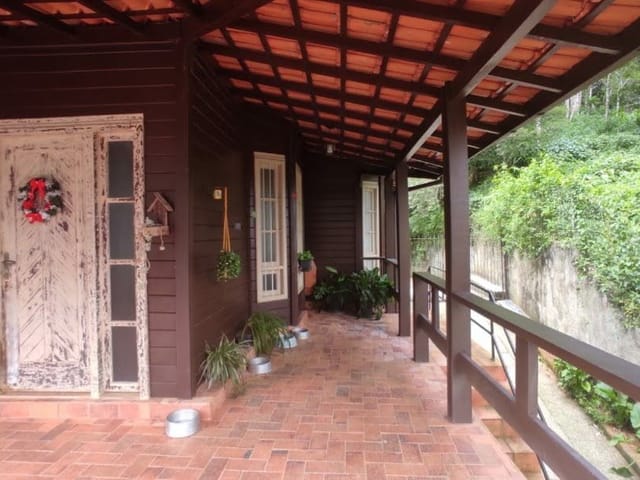 Casa 3 quartos e 1 banheiro, à venda, no bairro Retiro em Petrópolis