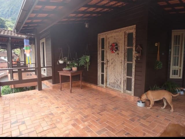 Casa 3 quartos e 1 banheiro, à venda, no bairro Retiro em Petrópolis