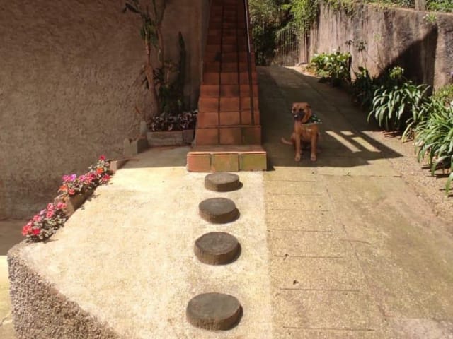 Casa 3 quartos e 1 banheiro, à venda, no bairro Retiro em Petrópolis