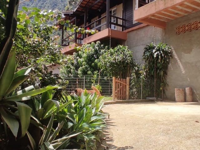 Casa 3 quartos e 1 banheiro, à venda, no bairro Retiro em Petrópolis