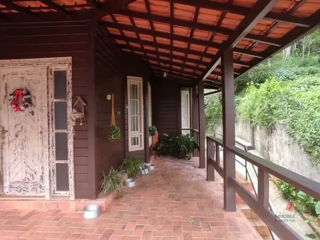 Casa 3 quartos e 1 banheiro, à venda, no bairro Retiro em Petrópolis