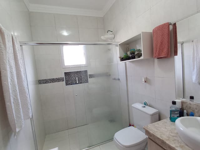 Casa 3 quartos e 3 banheiros, à venda, no bairro Piracangaguá em Taubaté