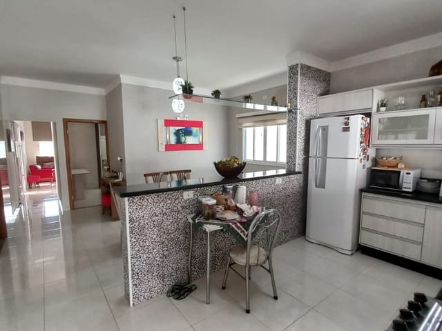 Casa 3 quartos e 3 banheiros, à venda, no bairro Piracangaguá em Taubaté