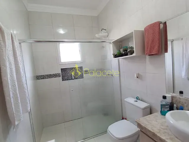 Casa 3 quartos e 3 banheiros, à venda, no bairro Piracangaguá em Taubaté