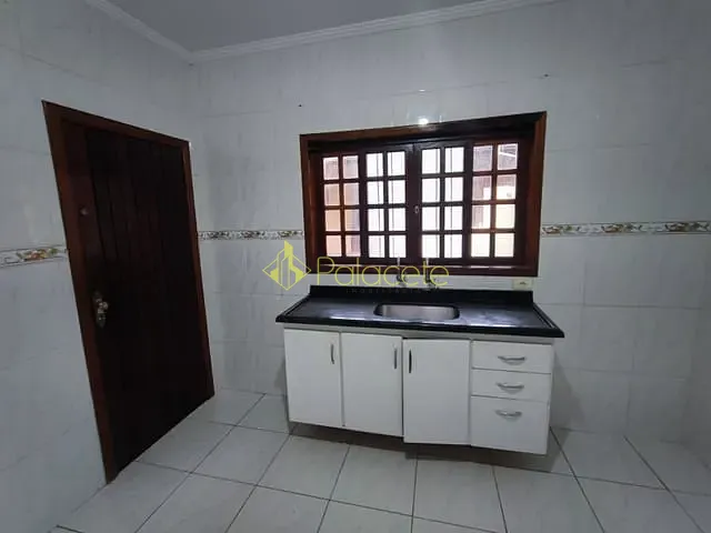 Casa com 250m² 3 quartos e 3 banheiros, à venda, no bairro Bela Vista em Pindamonhangaba