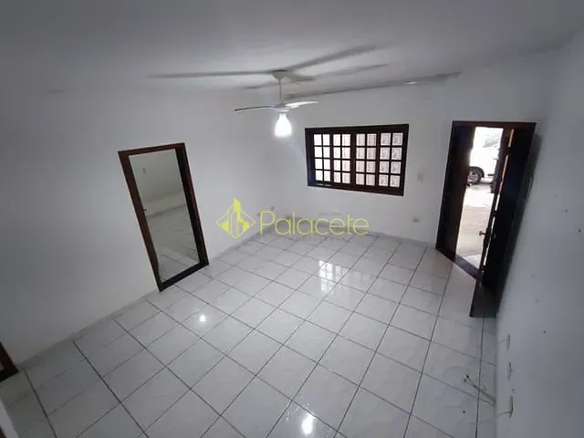 Casa com 250m² 3 quartos e 3 banheiros, à venda, no bairro Bela Vista em Pindamonhangaba