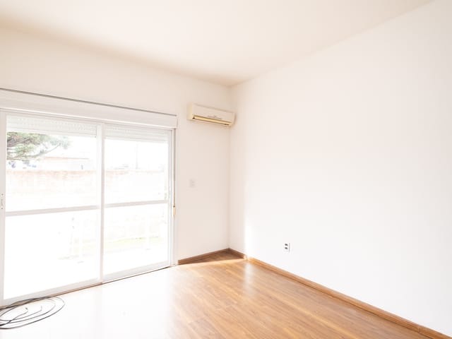 Casa com 130m² 3 quartos e 2 banheiros, para alugar, no bairro Areal em Pelotas