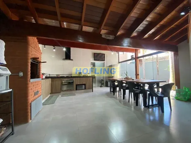 Casa com 228m² 3 quartos e 2 banheiros, à venda, no bairro Centro em Santa Gertrudes