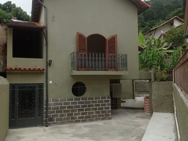 Casa 3 quartos e 2 banheiros, à venda, no bairro Quissama em Petrópolis