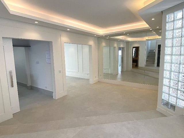 Casa com 360m² 4 quartos e 6 banheiros, à venda, no bairro Residencial Cinco (Alphaville) em Santana de Parnaíba