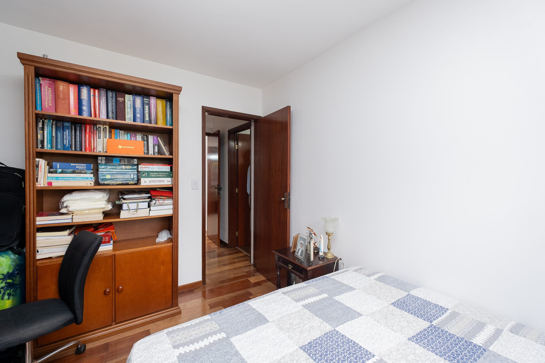 Casa à venda no Areal, Pelotas - 193 m², 3 quartos, cozinha com armários, lareira, espaço gourmet com churrasqueira e piscina. - 12
