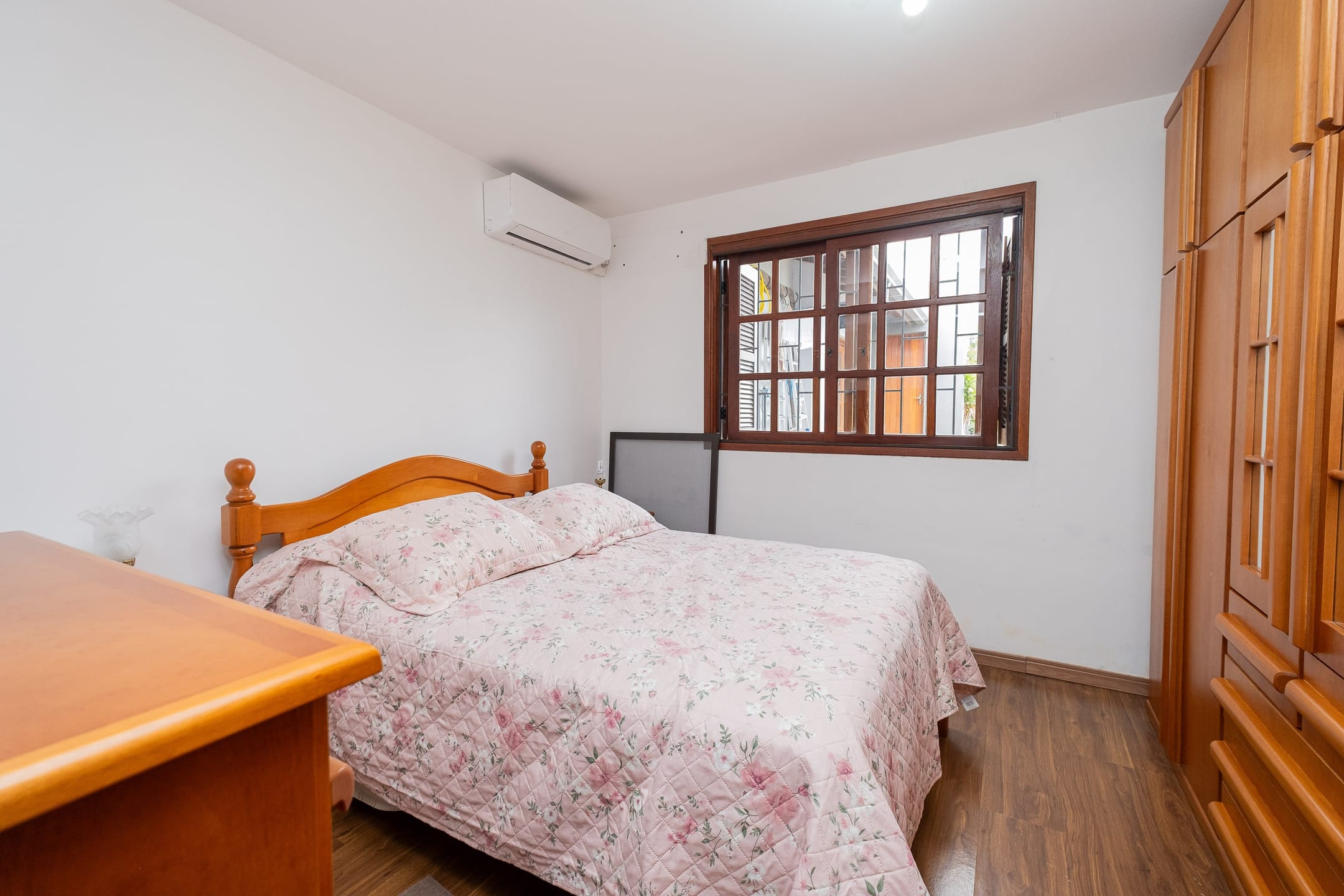 Casa à venda no Areal, Pelotas - 193 m², 3 quartos, cozinha com armários, lareira, espaço gourmet com churrasqueira e piscina. - 13