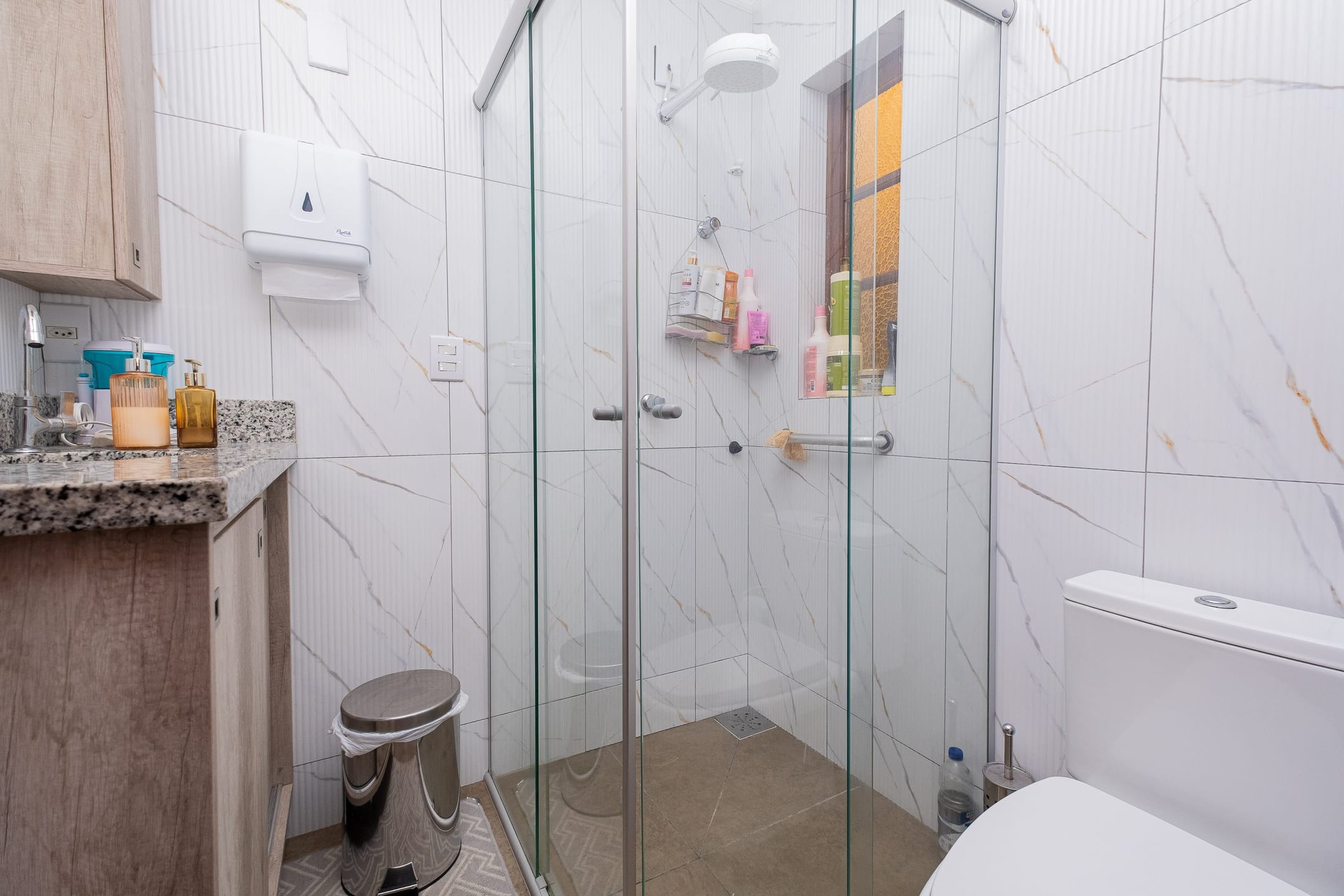 Casa à venda no Areal, Pelotas - 193 m², 3 quartos, cozinha com armários, lareira, espaço gourmet com churrasqueira e piscina. - 14