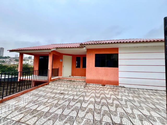 Locação - Casa com 3 quartos, 3 vagas de garagem, Quintal Amplo, 364m² total, Ronda.