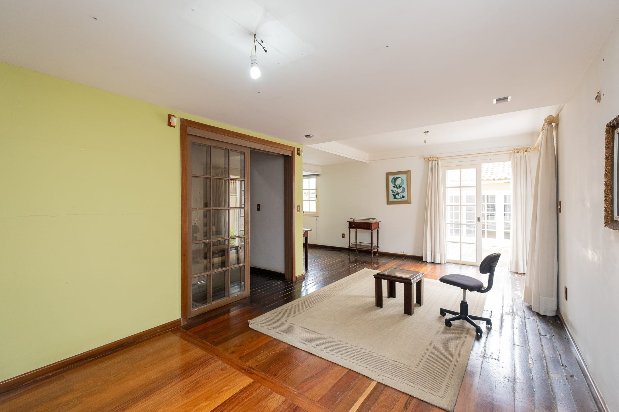 Casa à venda no Areal, Pelotas - 324 m², 3 quartos (sendo 1 suíte), cozinha planejada, lareira, área gourmet com piscina e garagem. - 10