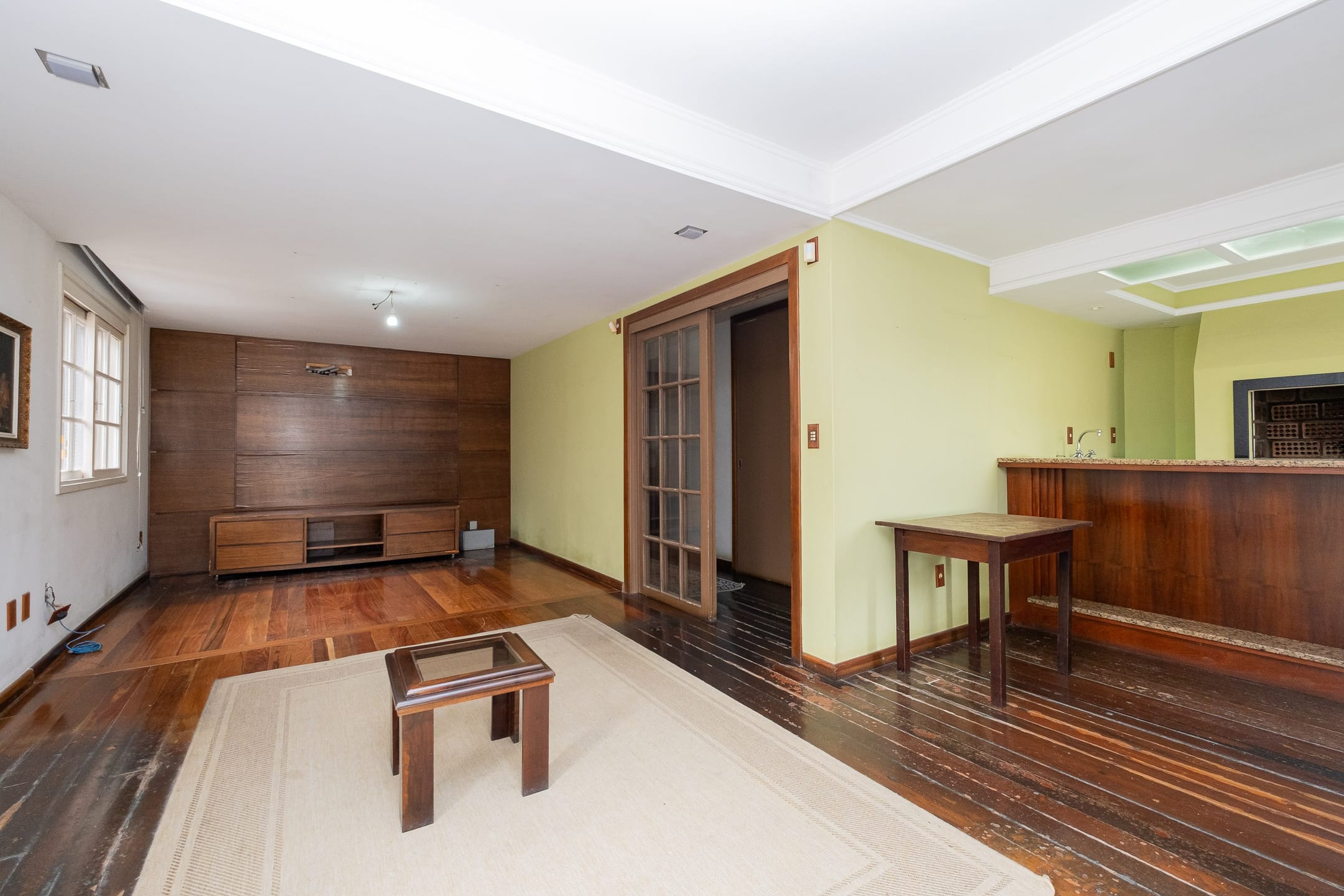 Casa à venda no Areal, Pelotas - 324 m², 3 quartos (sendo 1 suíte), cozinha planejada, lareira, área gourmet com piscina e garagem. - 11