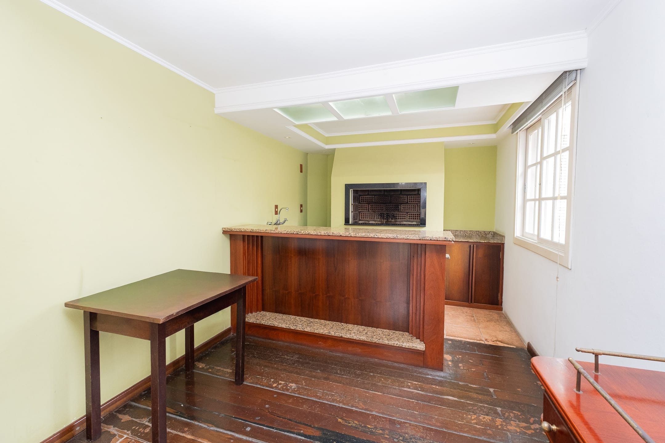 Casa à venda no Areal, Pelotas - 324 m², 3 quartos (sendo 1 suíte), cozinha planejada, lareira, área gourmet com piscina e garagem. - 12