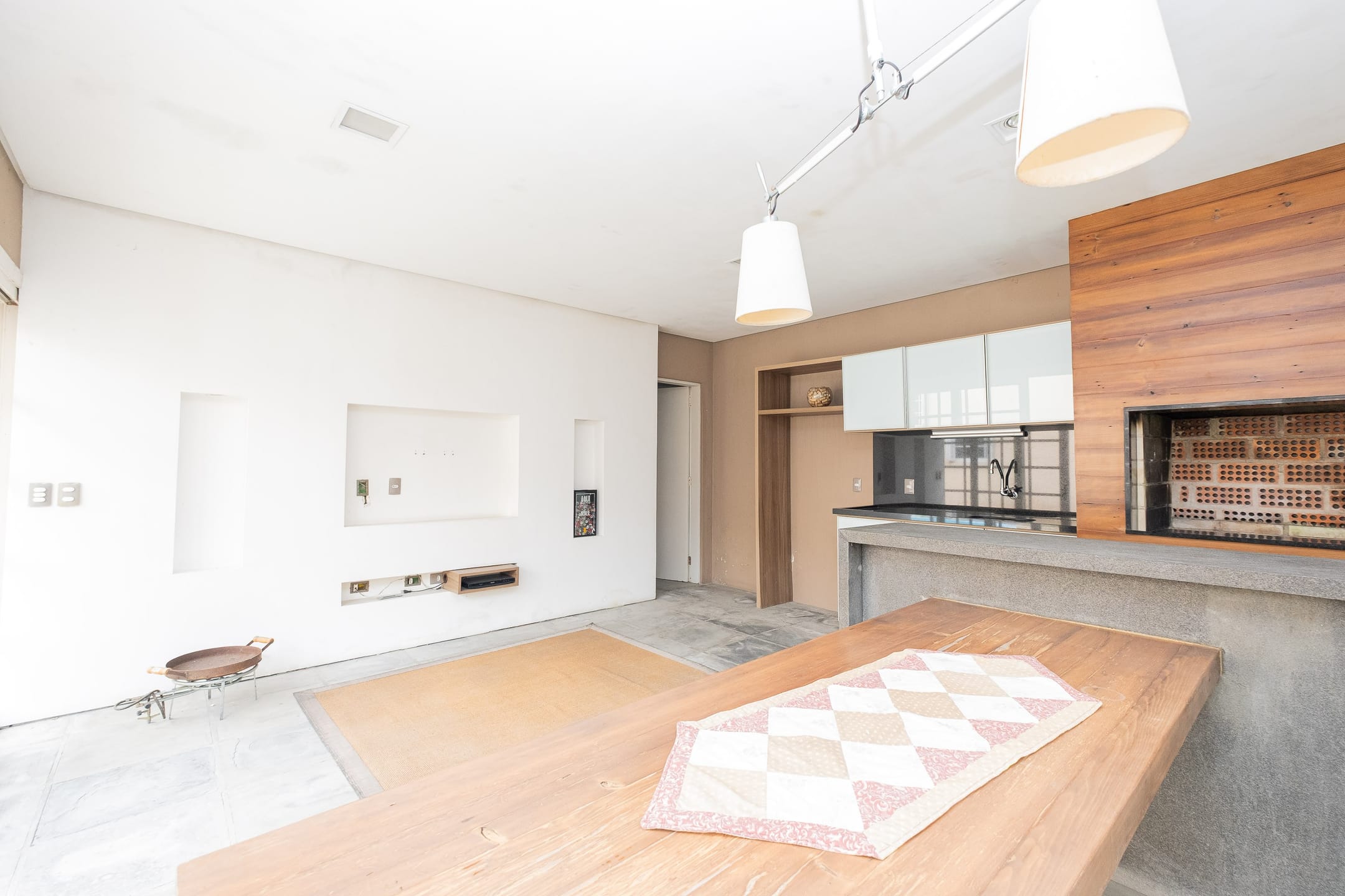 Casa à venda no Areal, Pelotas - 324 m², 3 quartos (sendo 1 suíte), cozinha planejada, lareira, área gourmet com piscina e garagem. - 14