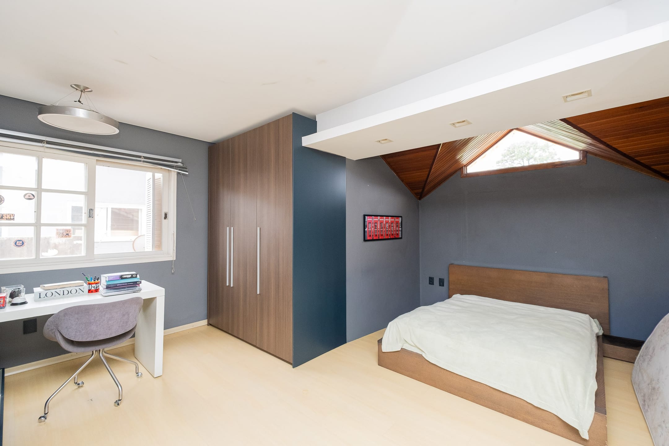 Casa à venda no Areal, Pelotas - 324 m², 3 quartos (sendo 1 suíte), cozinha planejada, lareira, área gourmet com piscina e garagem. - 19
