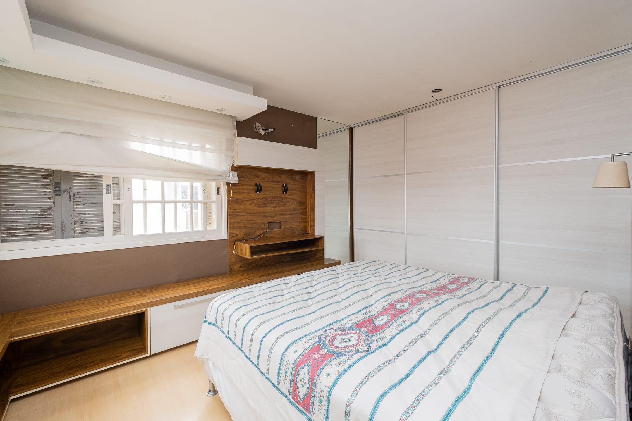 Casa à venda no Areal, Pelotas - 324 m², 3 quartos (sendo 1 suíte), cozinha planejada, lareira, área gourmet com piscina e garagem. - 23