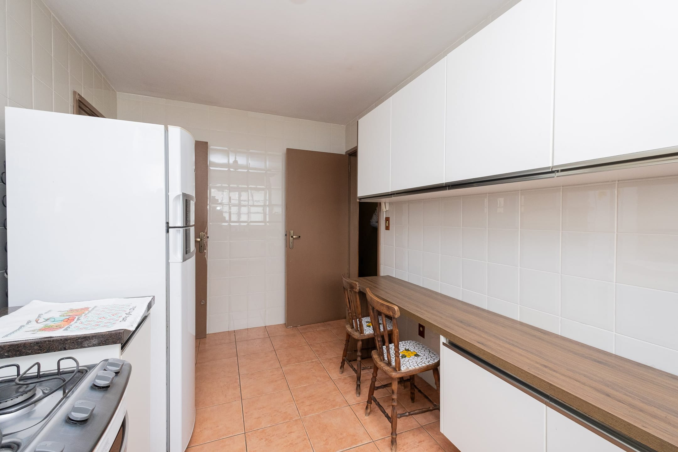 Casa à venda no Areal, Pelotas - 324 m², 3 quartos (sendo 1 suíte), cozinha planejada, lareira, área gourmet com piscina e garagem. - 6