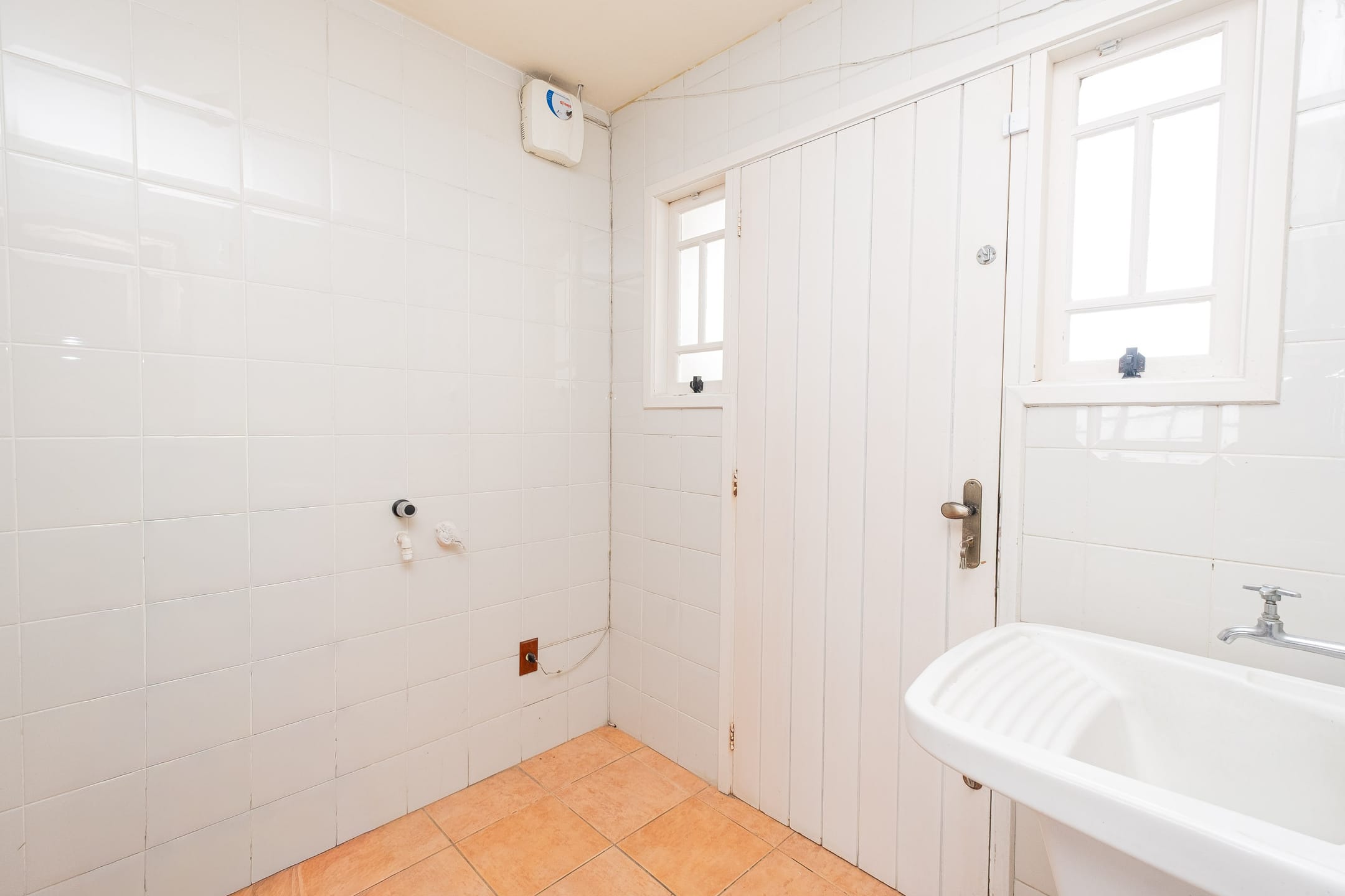 Casa à venda no Areal, Pelotas - 324 m², 3 quartos (sendo 1 suíte), cozinha planejada, lareira, área gourmet com piscina e garagem. - 7