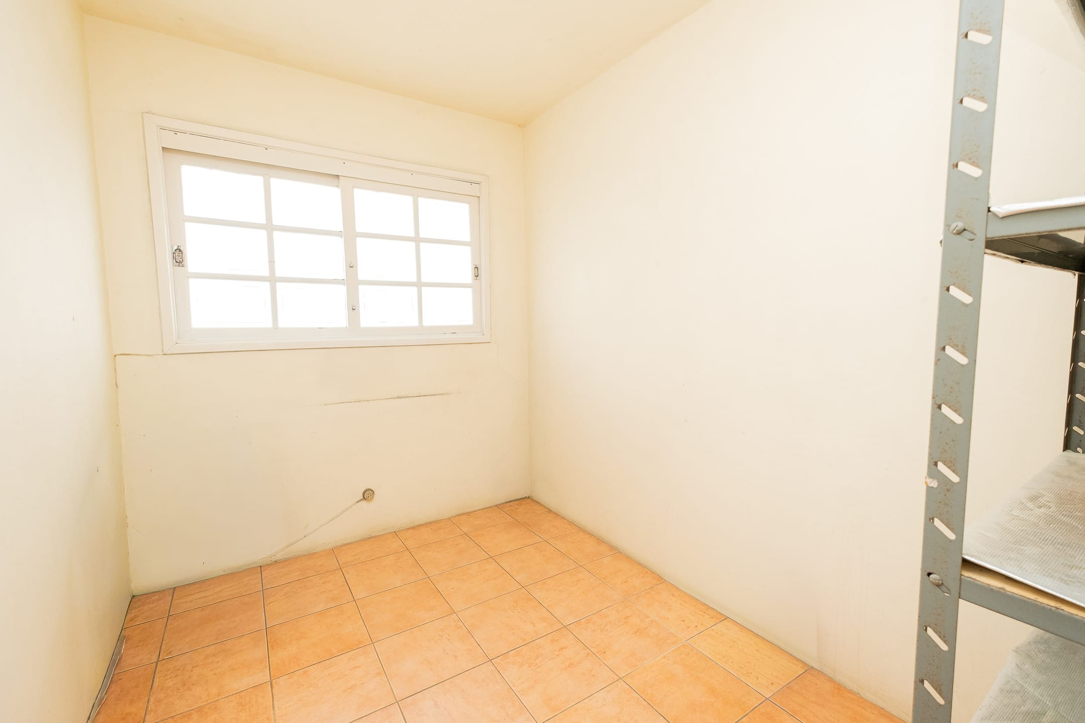 Casa à venda no Areal, Pelotas - 324 m², 3 quartos (sendo 1 suíte), cozinha planejada, lareira, área gourmet com piscina e garagem. - 8