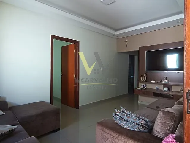 Casa com 300m² 3 quartos e 2 banheiros, à venda, no bairro Boa Vista em Anápolis