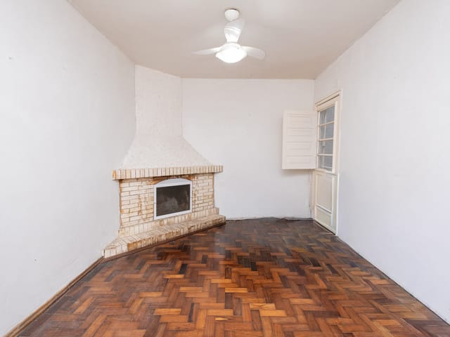 Casa com 200m² 3 quartos e 2 banheiros, à venda ou para alugar, no bairro Centro em Pelotas
