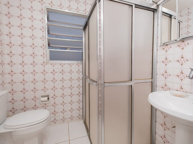 Casa com 200m² 3 quartos e 2 banheiros, à venda ou para alugar, no bairro Centro em Pelotas