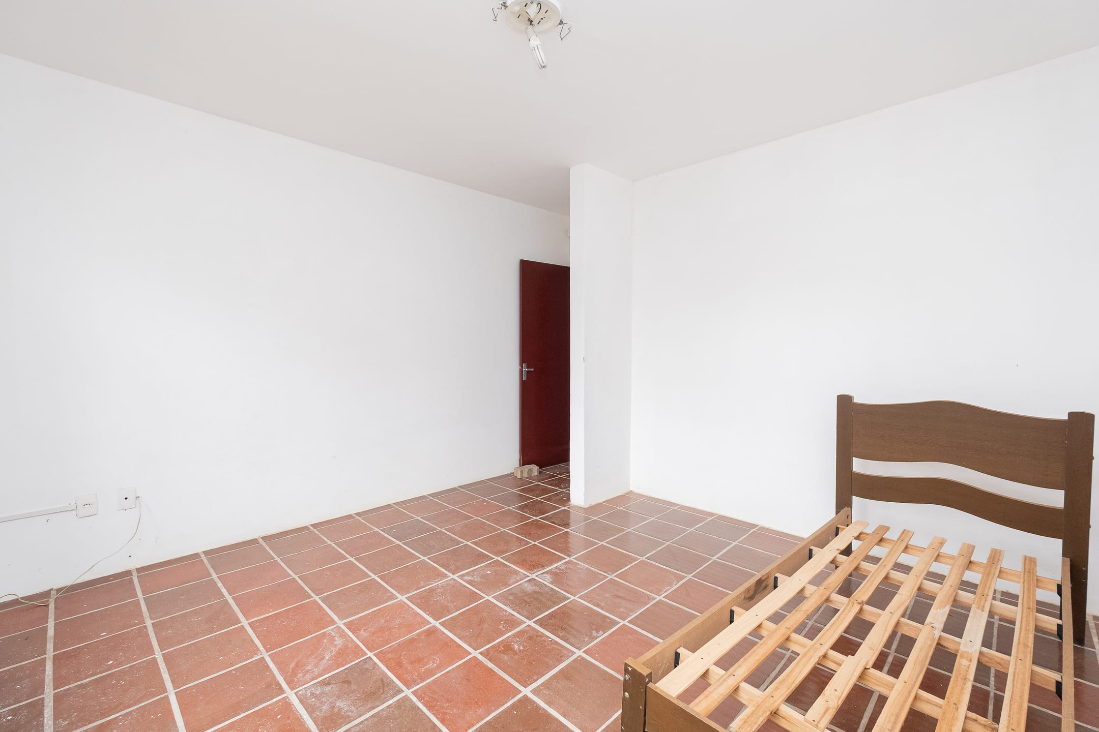 Casa à venda no Laranjal, Pelotas - 350 m², 2 quartos, lareira, churrasqueira, pátio com piscina e garagem. - 10