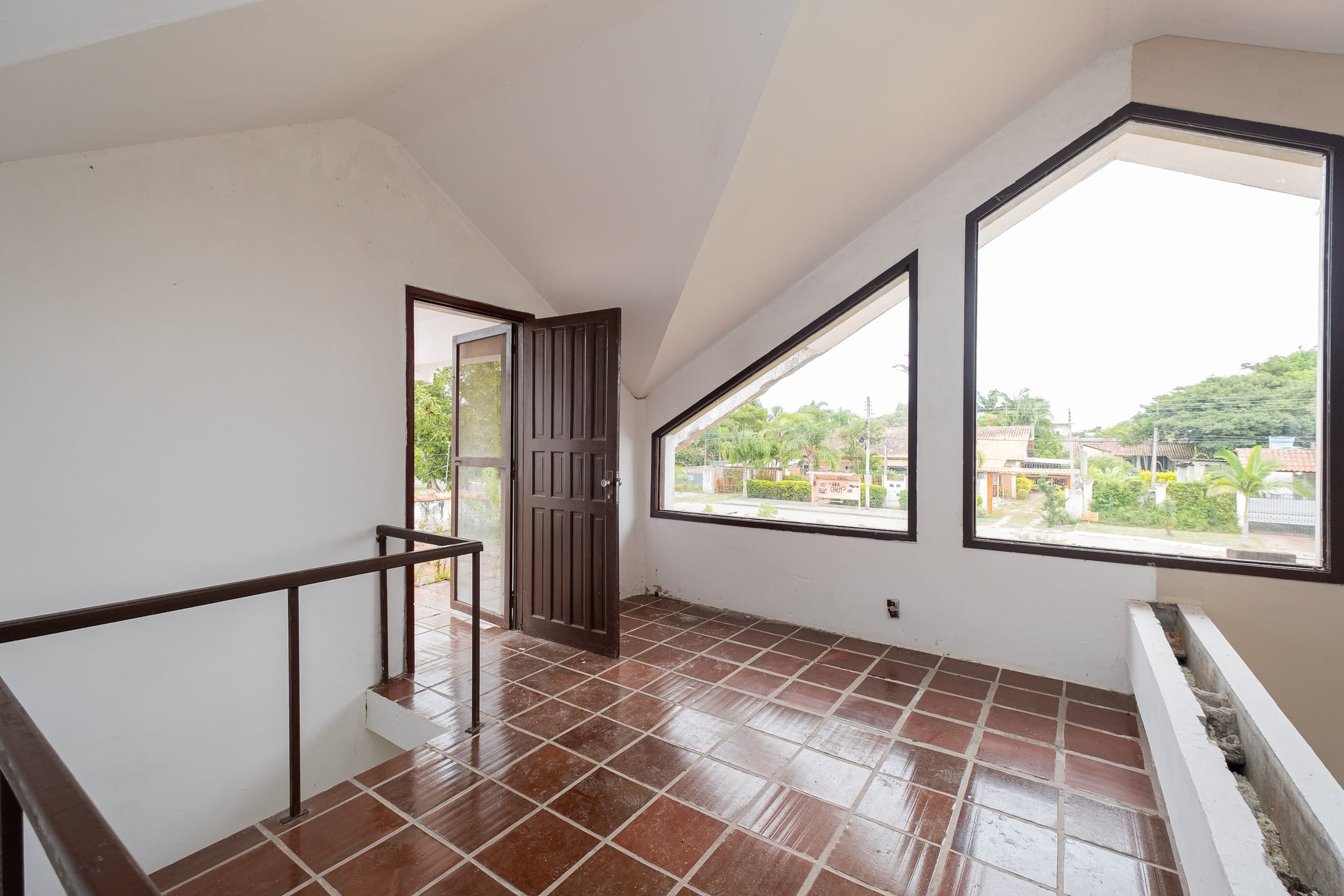 Casa à venda no Laranjal, Pelotas - 350 m², 2 quartos, lareira, churrasqueira, pátio com piscina e garagem. - 11