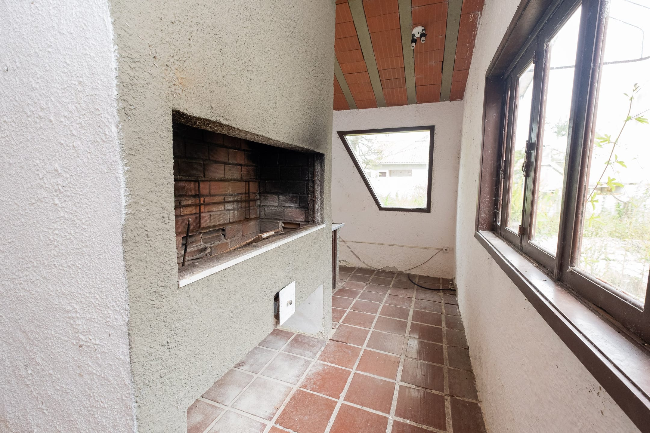 Casa à venda no Laranjal, Pelotas - 350 m², 2 quartos, lareira, churrasqueira, pátio com piscina e garagem. - 14
