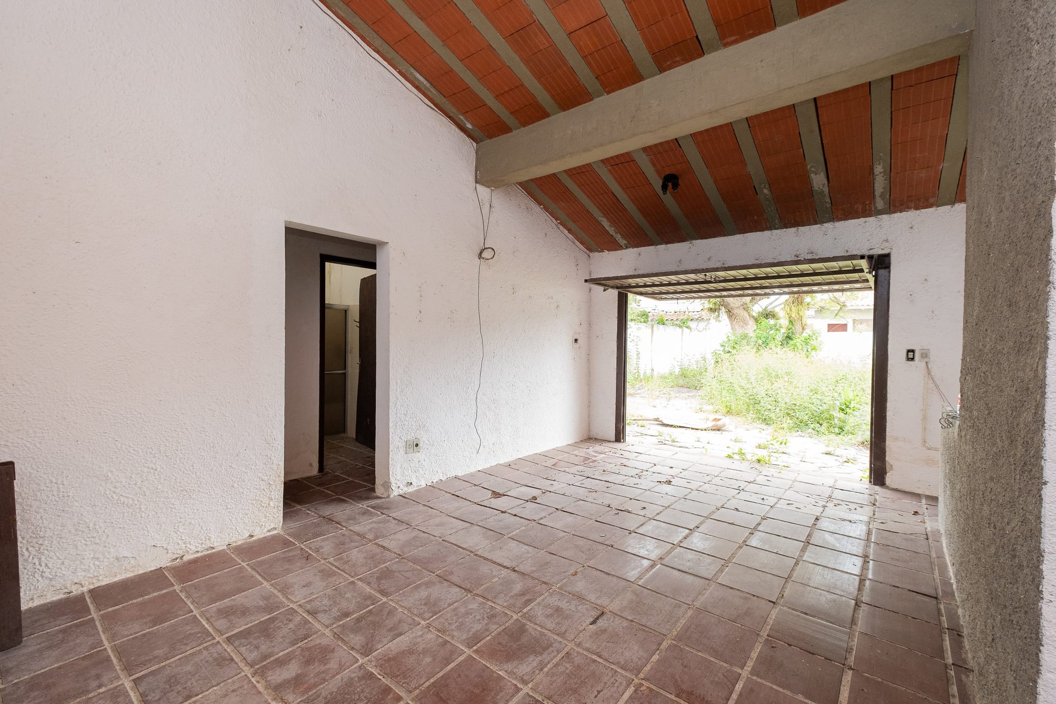 Casa à venda no Laranjal, Pelotas - 350 m², 2 quartos, lareira, churrasqueira, pátio com piscina e garagem. - 15