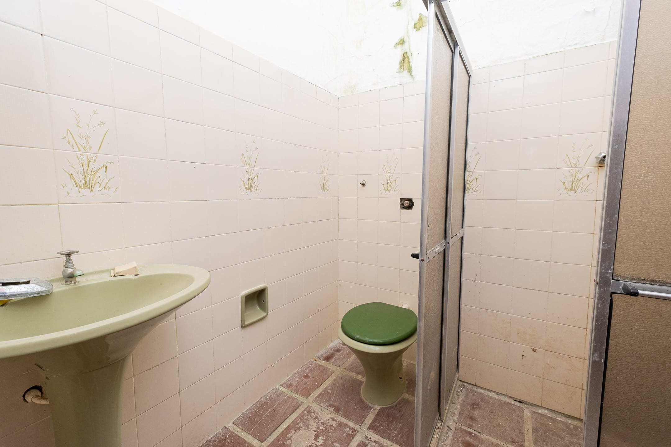 Casa à venda no Laranjal, Pelotas - 350 m², 2 quartos, lareira, churrasqueira, pátio com piscina e garagem. - 16