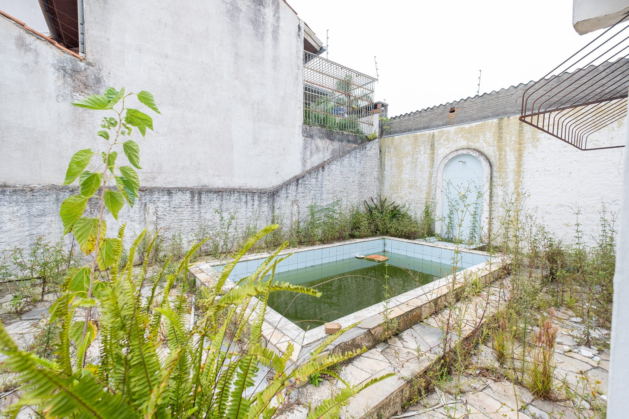 Casa à venda no Laranjal, Pelotas - 350 m², 2 quartos, lareira, churrasqueira, pátio com piscina e garagem. - 18