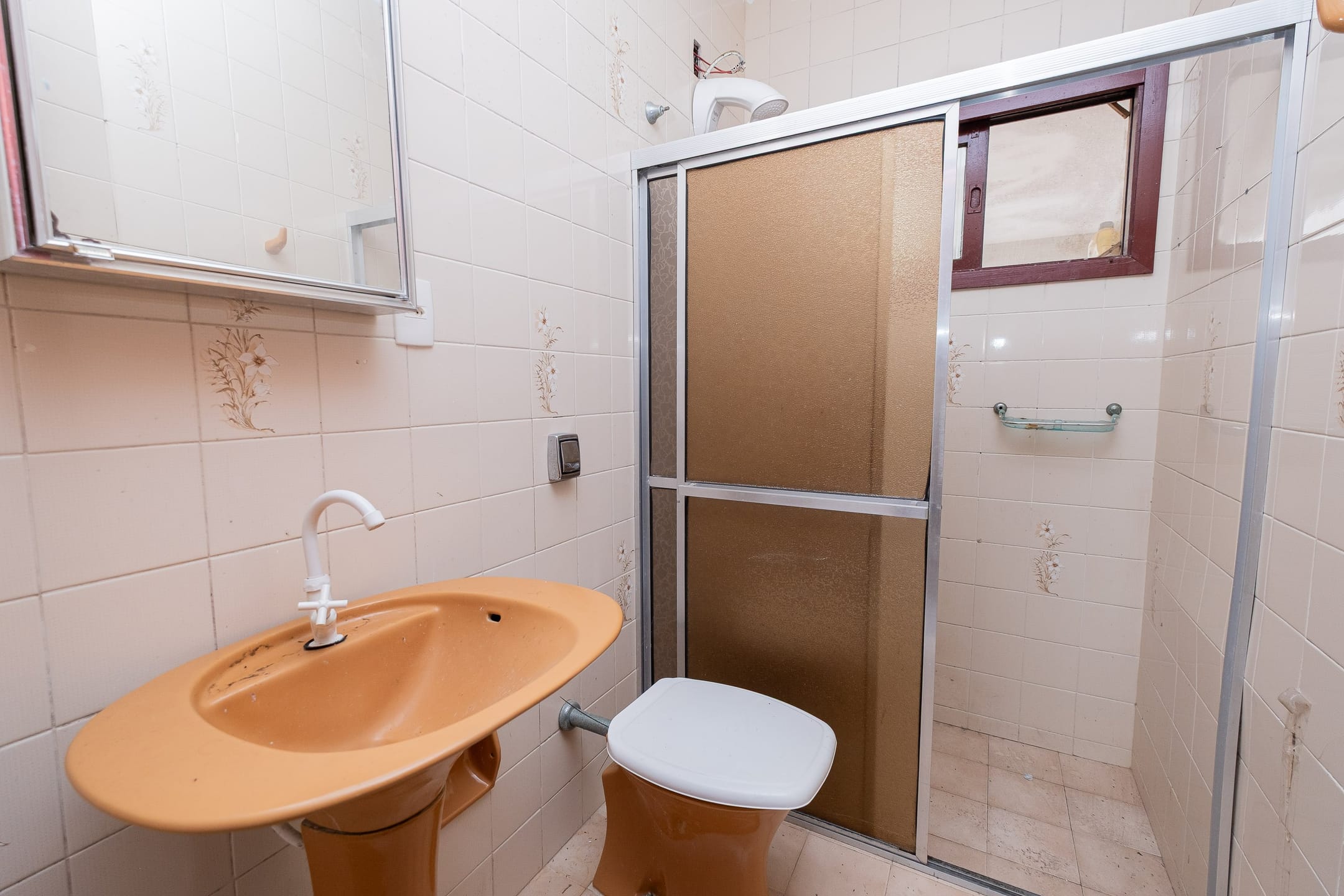 Casa à venda no Laranjal, Pelotas - 350 m², 2 quartos, lareira, churrasqueira, pátio com piscina e garagem. - 8