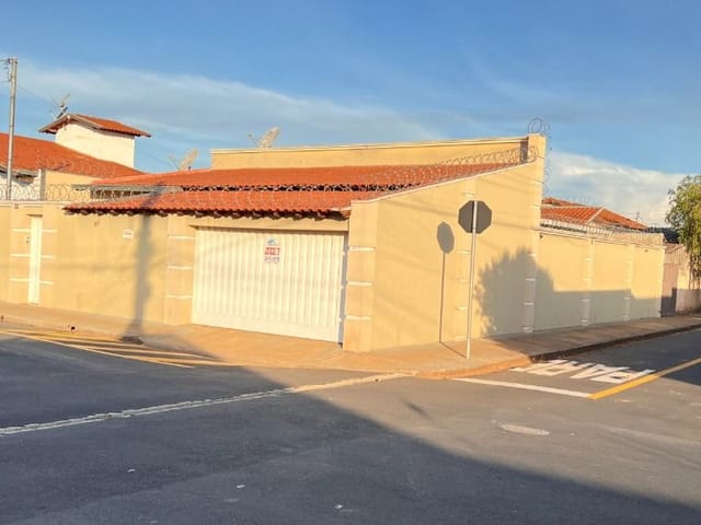 Foto do Casa - Casa com 3 dormitórios à venda, 207 m² por R$ 380.000,00 - Conjunto Cássio Rezende - Uberaba/MG | ZUCATO IMOBILIARIA LTDA