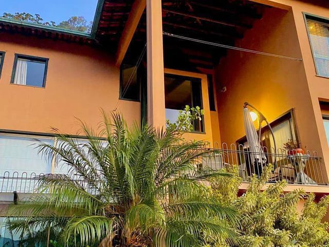 Casa com 650m² 4 quartos e 1 banheiro, à venda, no bairro Centro em Petrópolis