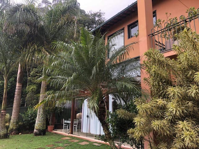 Casa com 650m² 4 quartos e 1 banheiro, à venda, no bairro Centro em Petrópolis